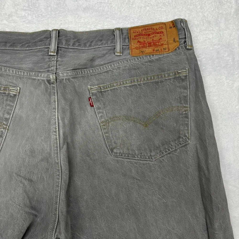 Levi's 501 Jeans Men's Gray Denim Pockets Classic Straight‎ Button Fly - 41X28.5